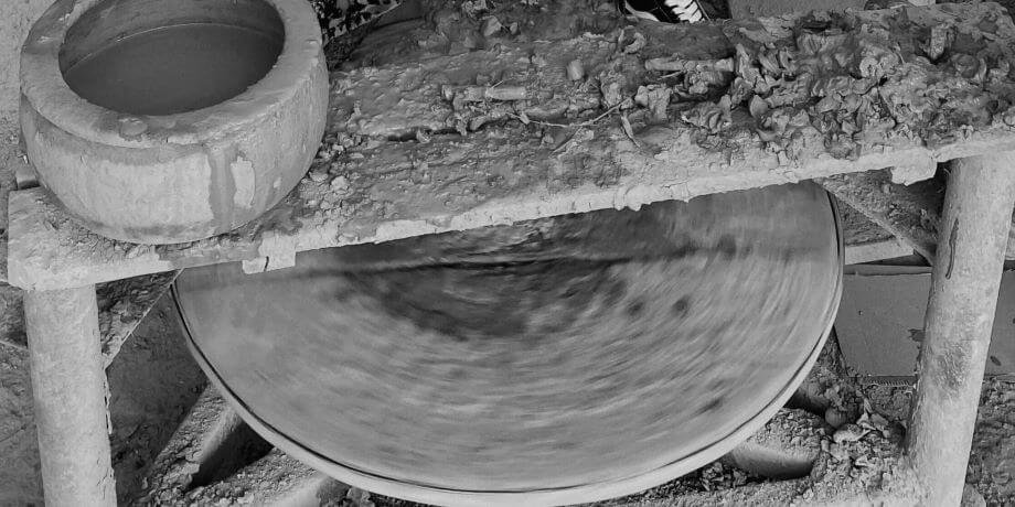 electric pottery wheel versus kick pottery wheel